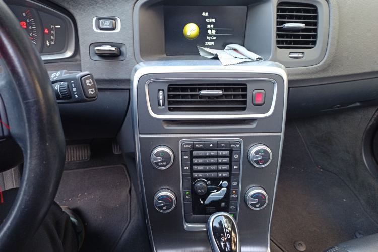 Used Volvo V60 2015 T5 Zhiyi Edition