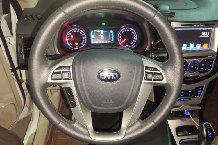 Used BYD e5 2018 450 Smart Connect Deluxe Edition
