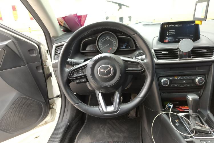 Used Mazda 3 Axela 2017 Hatchback 2.0L Automatic Luxury Model Emission Standard China V