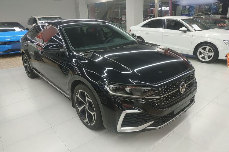 Used Volkswagen Passat 2025 Outstanding Model 380TSI Starry Dragon Edition Front Right 45 Deg