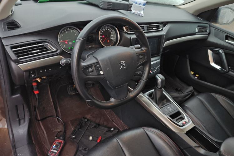 Used Peugeot 408 2015 1.2T Automatic Luxury Edition Center Console