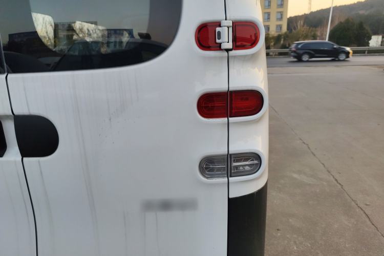 Used SAIC MAXUS Dana V1 2025 V1+ Long Wheelbase Low-Roof Multi-Function Version (62 kWh)