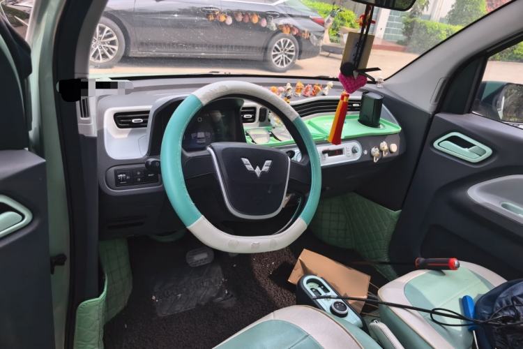 Used Wuling Hongguang MINIEV 2021 Macaron Fashion Model Lithium Iron Phosphate Center Console
