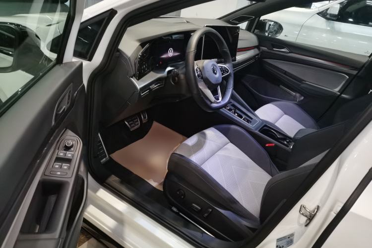 Used Volkswagen Golf 2025 300TSI R-Line
