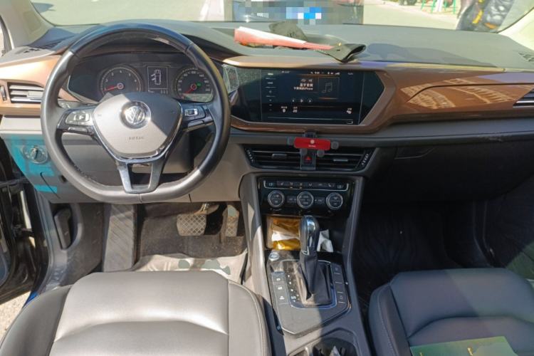 Used Volkswagen Tharu 2020 280TSI Two-Wheel Drive Luxury Edition China VI Standard Center Console