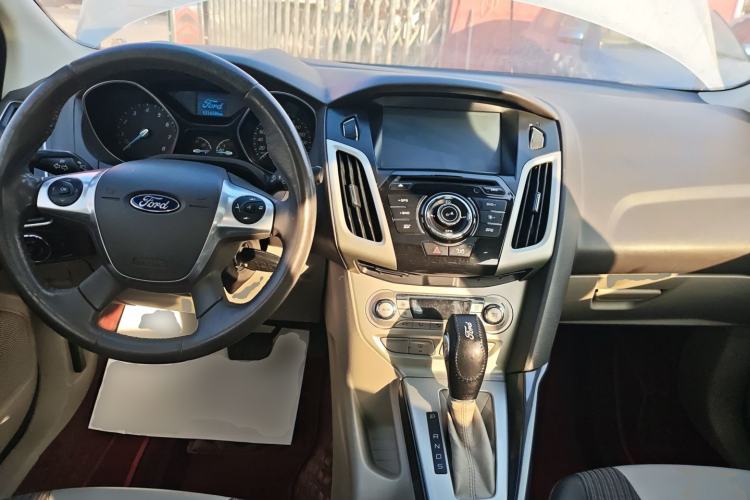 Used Ford Focus 2012 Sedan 1.6L Automatic Fashion Edition
