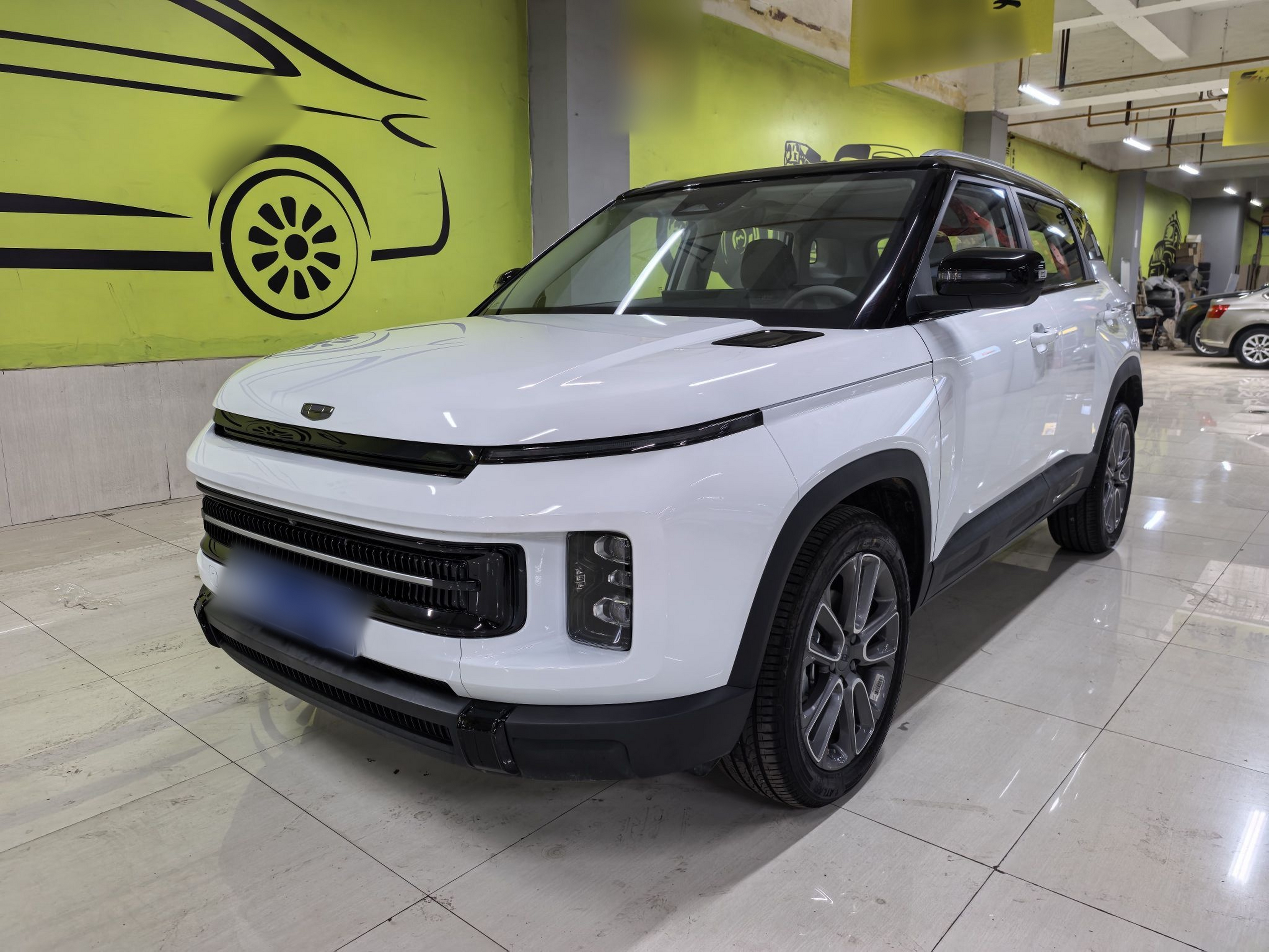 Под передней частью автомобиля