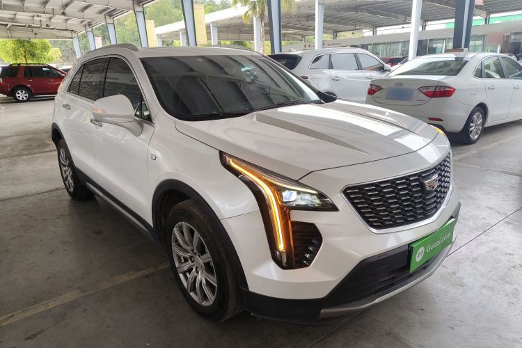 Used Cadillac XT4 2022 28T Two-Wheel-Drive Luxury Version Front Right 45 Deg