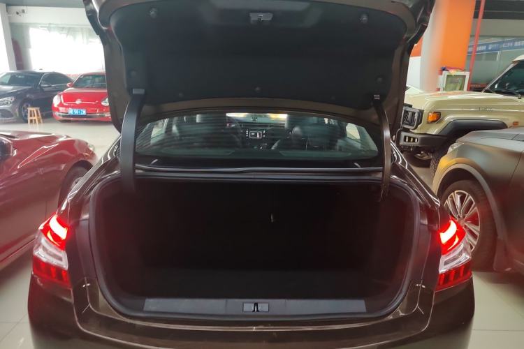 Used Peugeot 408 2014 1.8L Automatic Luxury Edition Trunk