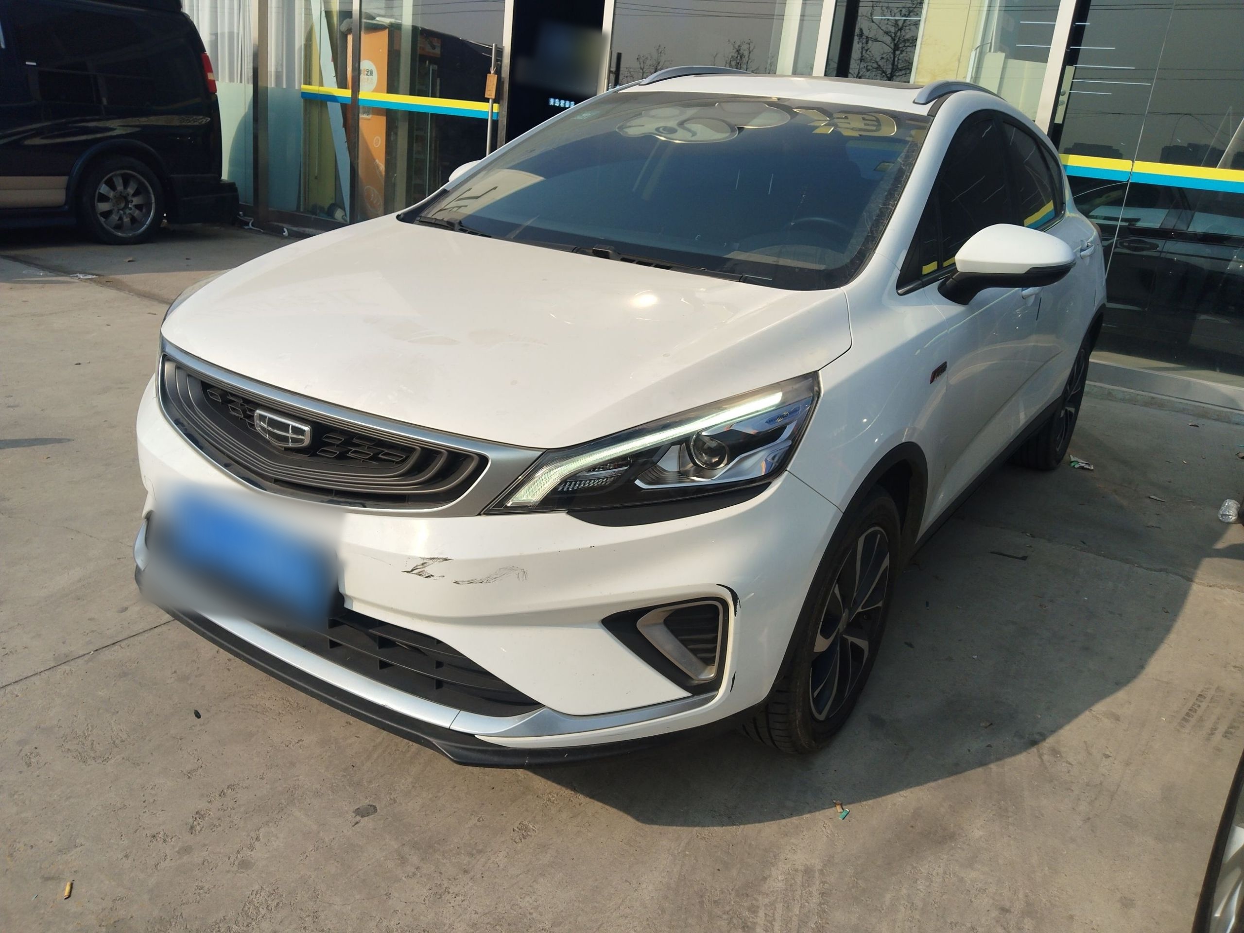 Под передней частью автомобиля