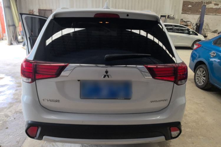 Used Mitsubishi Outlander 2018 2.0L Two-Wheel Drive Glory Edition 5 Seats