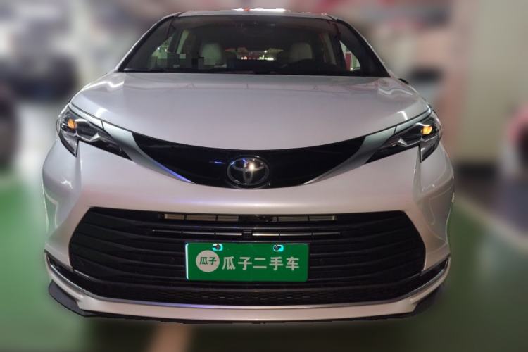 Used Toyota Sienna 2026 Model 2.5L Dual-Engine Four-Wheel-Drive Premium Edition