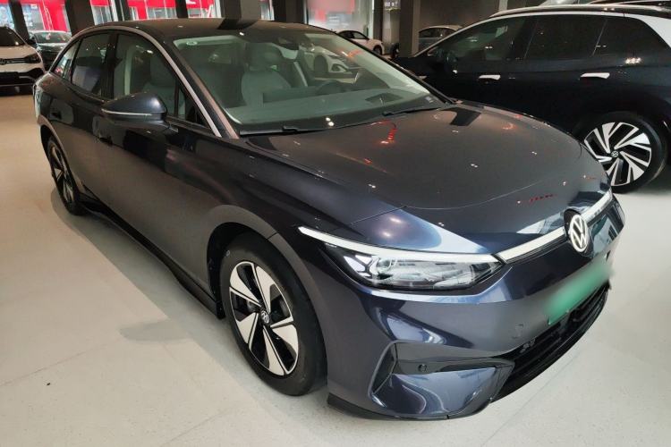 Used Volkswagen ID.7 VIZZION 2024 AIR model Front Right 45 Deg