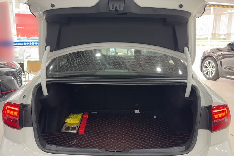 Used Volkswagen Lamando 2019 280TSI DSG Comfort Edition China VI standard Trunk