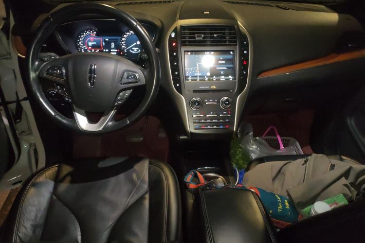 Used Lincoln MKC 2017 2.0T Four-Wheel Drive Prestige Edition Center Console