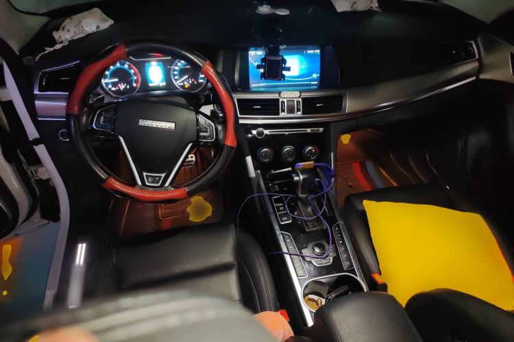 Used Haval H7 2017 Red-Label H7L 2.0T Automatic Luxury Model Center Console