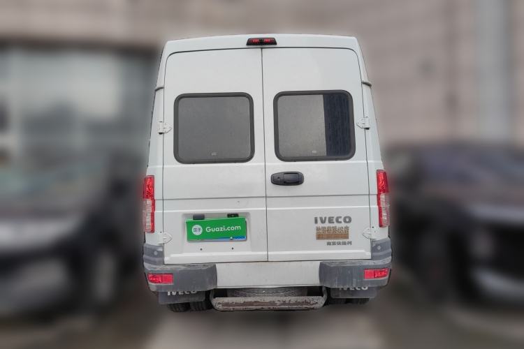 Used Iveco Daily 2020 2.5T A35 Passenger Van with Dual Tires Mid-Roof Design 5-9 Seater Side-Sliding Door China V Emission Standard Rear