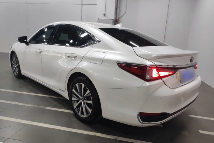 Used Lexus ES 2018 300h Premier Edition China VI Standard
