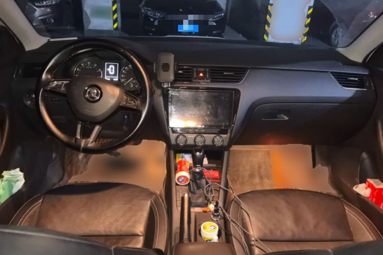 Used Skoda Octavia 2017 1.6L Automatic Smart Drive Edition Center Console