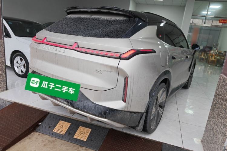 Used Lynk & Co 08 EM-P 2023 120km Long-Range Pro Rear Right 45 Deg