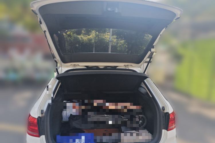 Used Volkswagen Gran Lavida 2013 1.6L Automatic Fashion Model Trunk