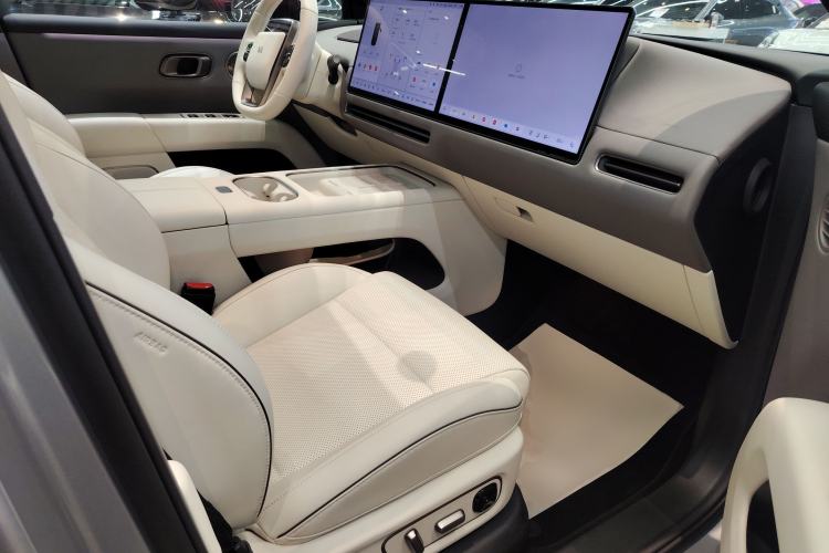 Used Li Auto i6 2025 Model Four-Wheel-Drive Standard Type Right Front Seat