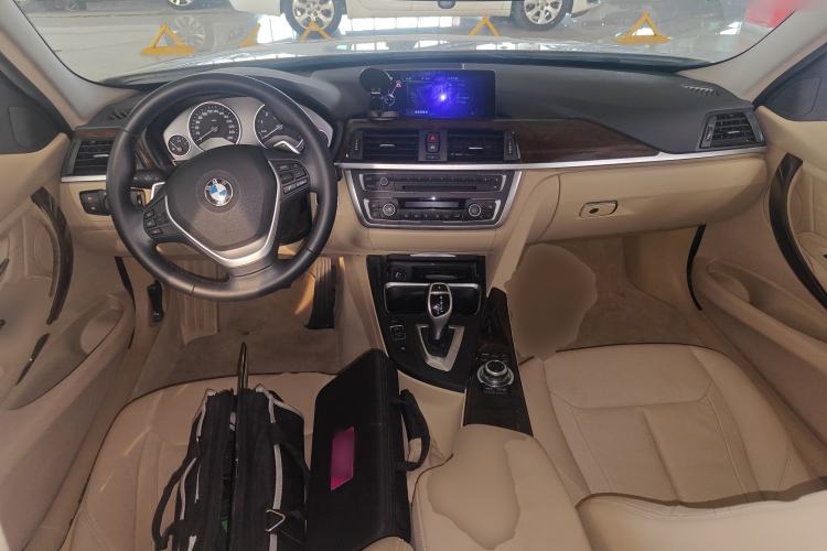 Used BMW 3 Series 2013 Facelift 328Li Luxury Design Package Center Console