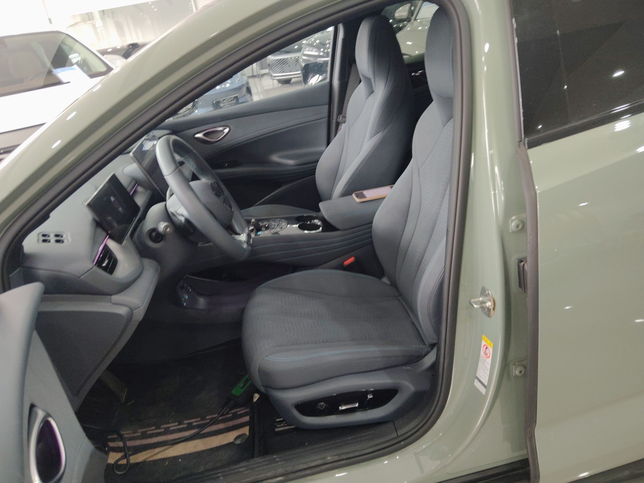 Переднее сиденье в автомобиле