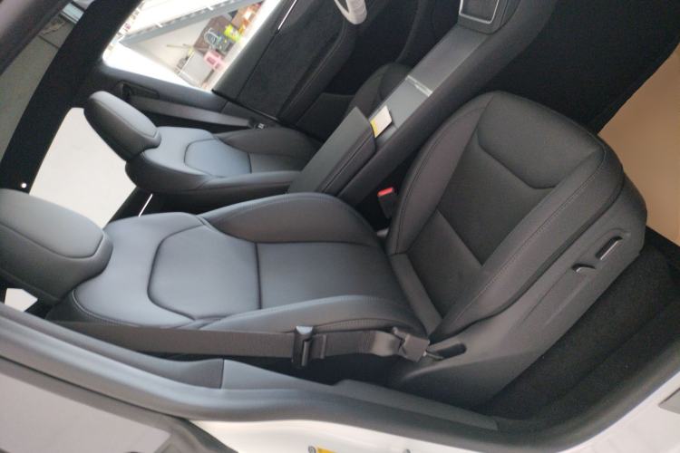 Used Tesla Model Y 2026 Long-Range All-Wheel-Drive Model