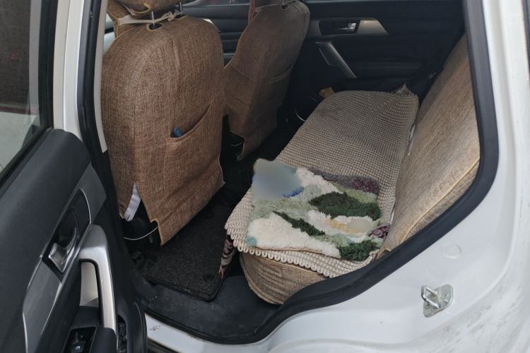 Used Haval H2 2017 Red-Label 1.5T Manual Two-Wheel Drive Comfort Model Interior 4