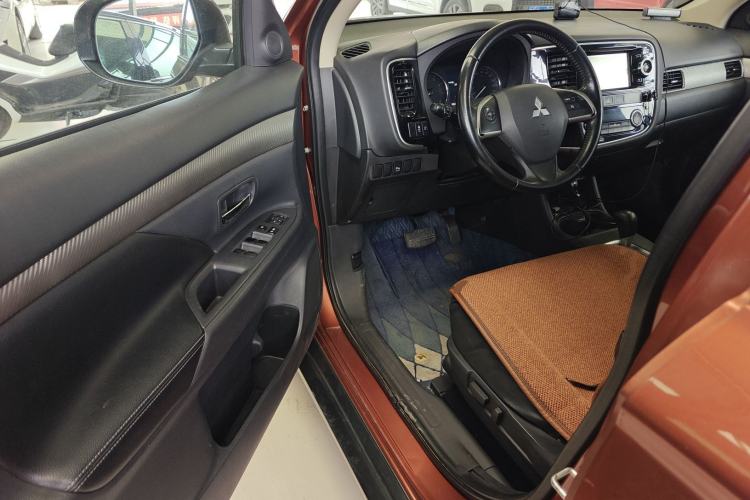 Used Mitsubishi Outlander 2013 2.4L 4x4 Luxury Navigation Edition 5 Seats