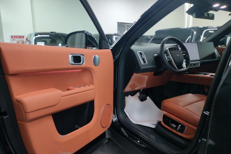 Used Li Auto L8 2025 Max Smart Refresh Edition Interior 3