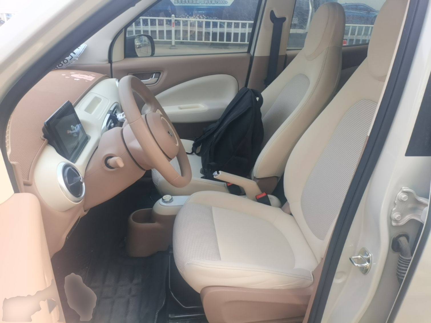 Переднее сиденье в автомобиле