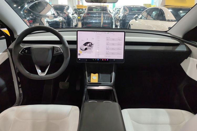 Used Tesla Model Y 2025 Rear-Wheel-Drive Version Center Console
