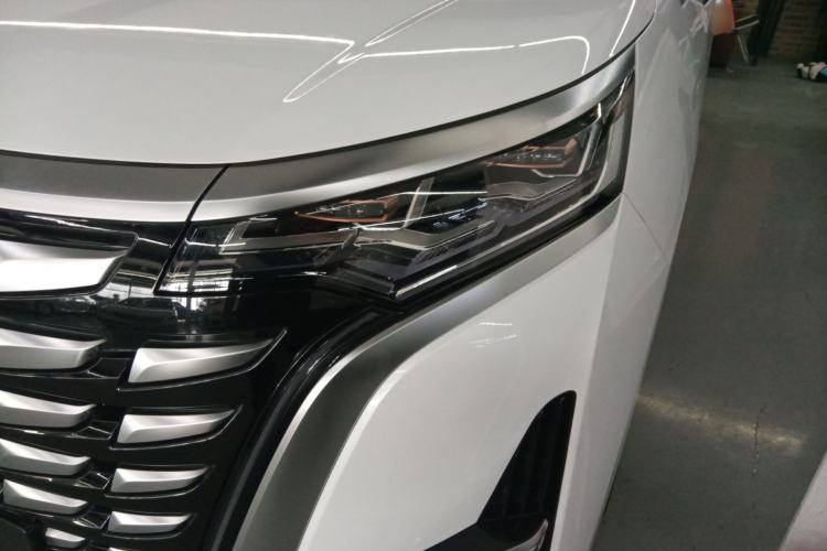 Used Denza D9 2022 DM-i 1040 Prestige Model