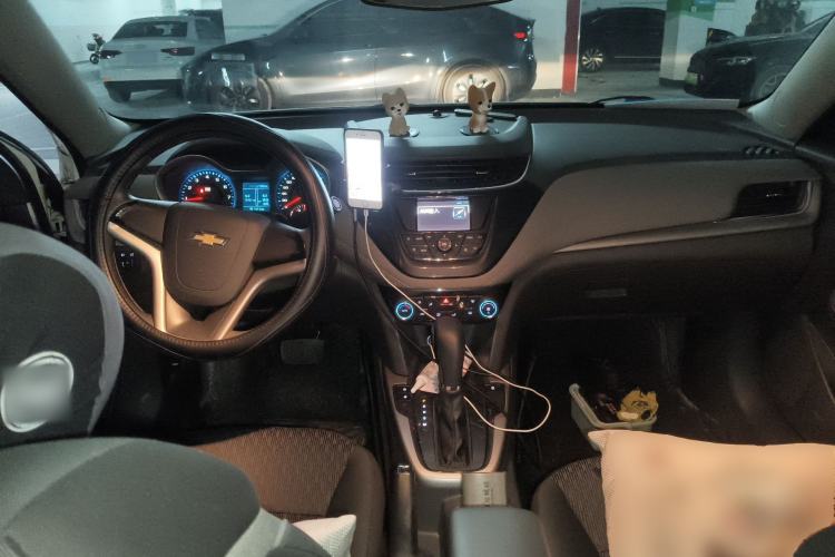 Used Chevrolet Malibu 2016 1.6T Automatic Comfort Edition Center Console