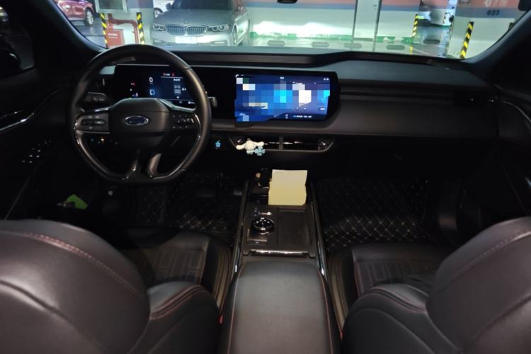 Used Ford Mondeo 2023 EcoBoost 180 Comfort Model Center Console