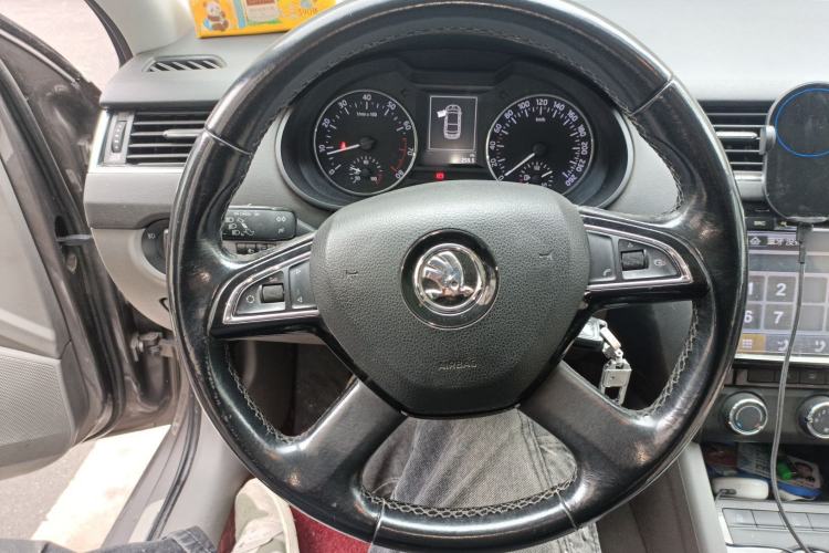 Used Skoda Octavia 2015 1.6L Manual Yijun Edition
