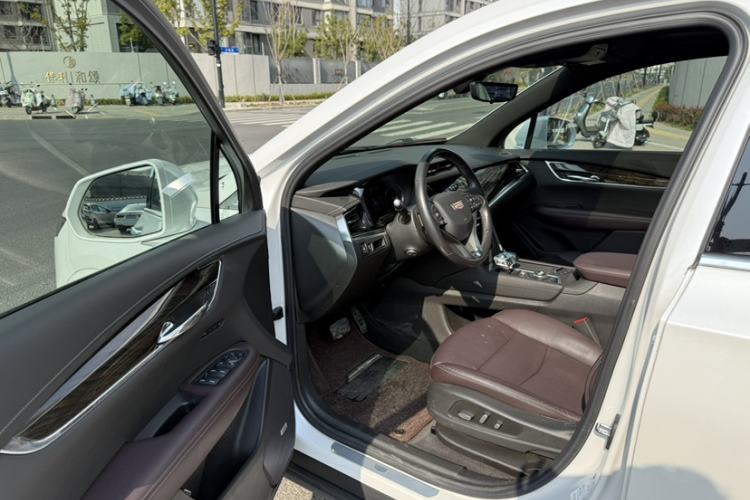 Used Cadillac XT6 2021 2.0T 7-Seater Two-Wheel-Drive Luxury Version Interior 12