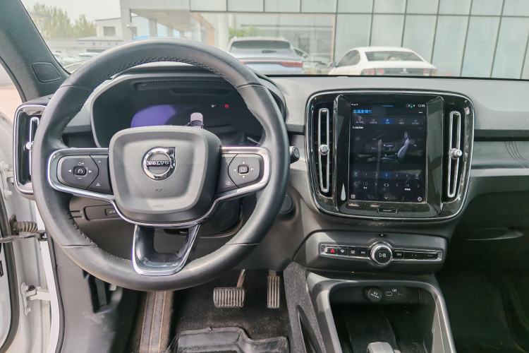 Used Volvo XC40 New Energy 2023 Long-Range Version Interior 7