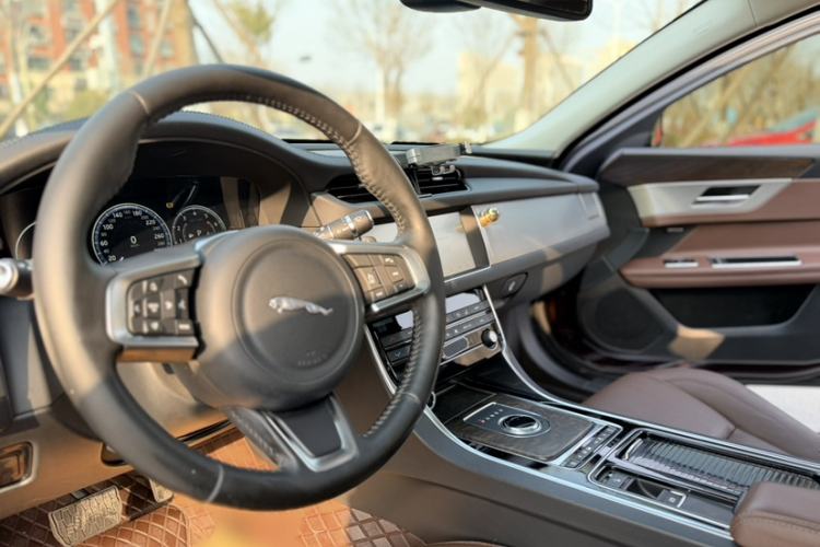 Used Jaguar XFL 2019 XFL 2.0T 250 PS Two-Wheel-Drive Luxury Edition