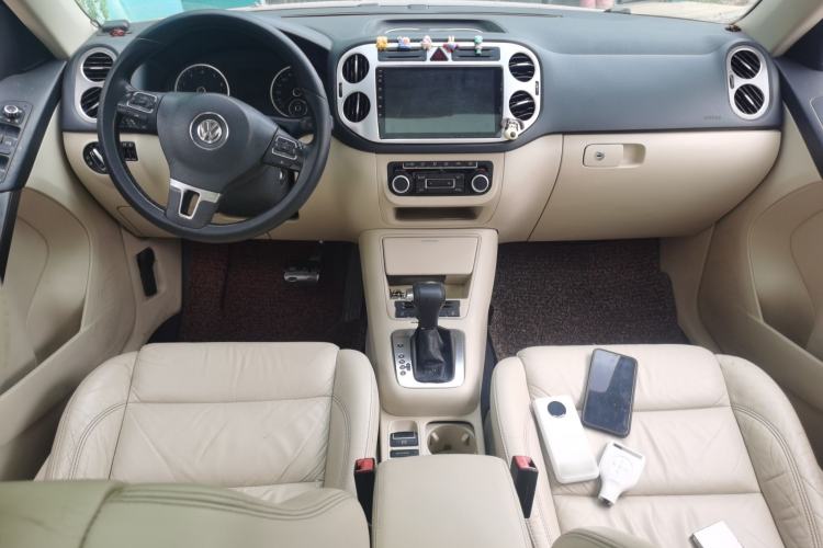 Used Volkswagen Tiguan 2010 2.0 TSI Automatic All-Wheel-Drive Elite Edition Center Console