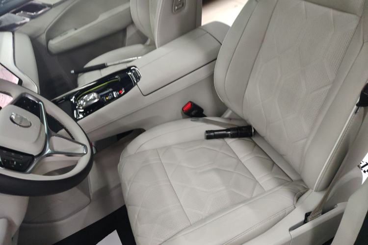 Used Volvo EM90 2025 Ultra Six-Seater