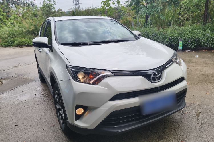 Used Toyota RAV4 2019 2.0L CVT Two-Wheel Drive Luxury Version China VI Standard
