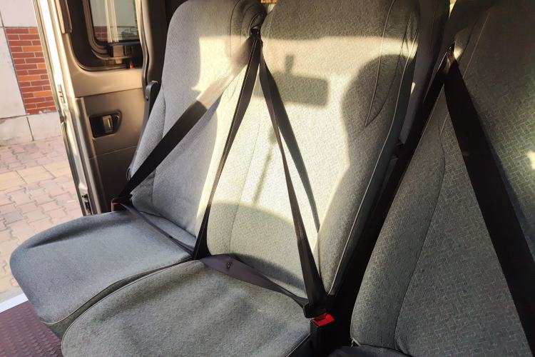 Used SAIC MAXUS Xintu V80 2019 2.5T Classic Model 6-Speed Manual Commercial Van with Short Wheelbase and Low Roof 9-Seater