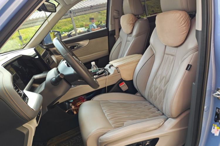 Used GAC Trumpchi GS8 2022 Dual-Engine Series 2.0TM Two-Wheel Drive Prestige Edition (7 Seats) Left Front Seat