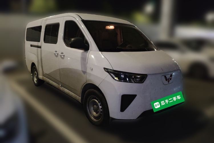 Used Wuling Yangguang 2024 300KM Comfort Version Passenger Van 75kW
