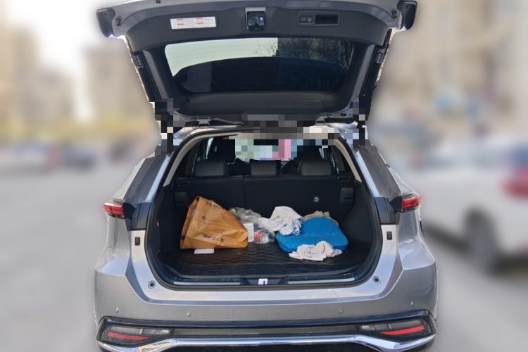 Used Toyota Venza 2022 Dual-Engine 2.5L CVT Two-Wheel Drive Prestige Edition Trunk