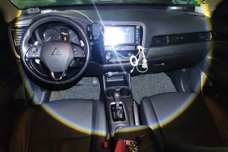 Used Mitsubishi Outlander 2016 2.4L 4x4 Luxury Edition 7-Seater