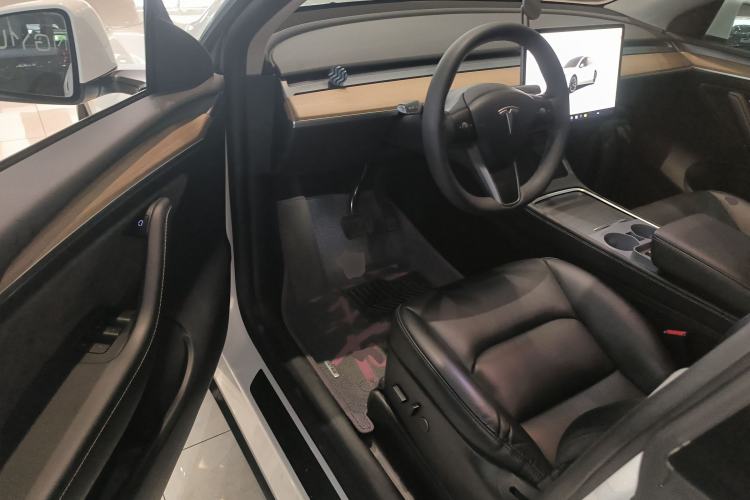 Used Tesla Model Y 2022 Long-Range All-Wheel-Drive Version Driver Seat